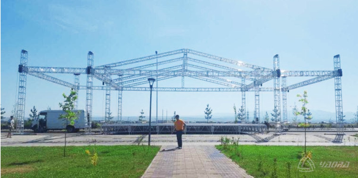 Outdoor stage truss tent